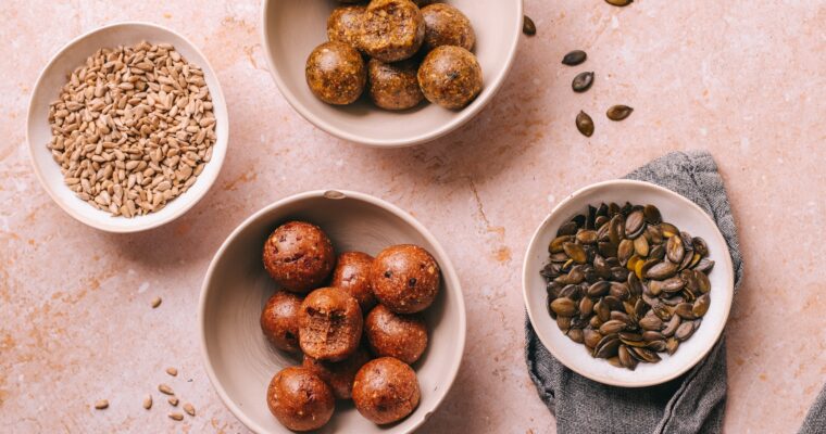 Seed-Cycling: 2 gesunde Power-Snacks für deine Hormonbalance